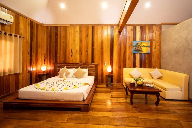 Jacuzzi bungalow at Vanna Lodge, photo 9 of 9