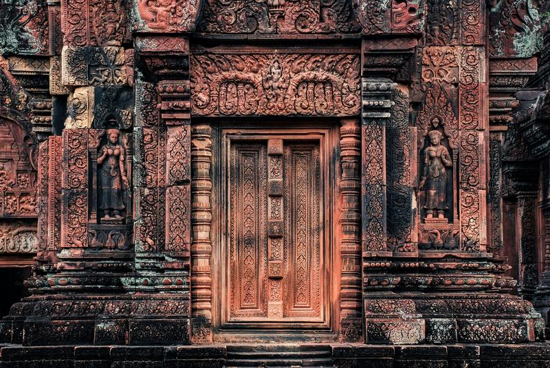 Banteay Srei, pink sandstone doorway